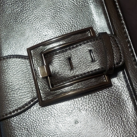 SALE‼️ Crossbody bag with chain - Picture 3 of 9